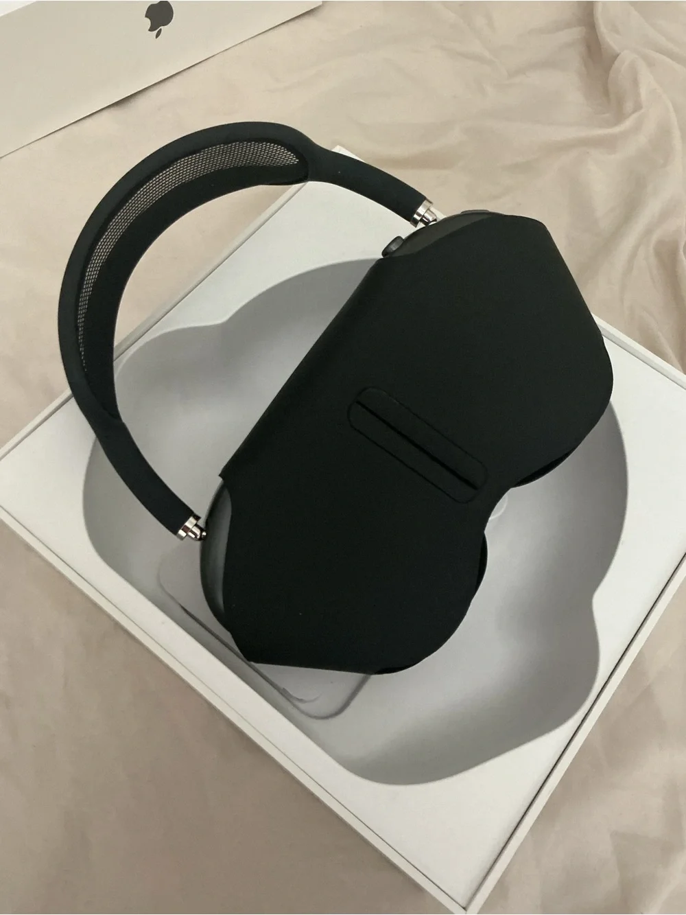 Apple Black Over-Ear Wireless Headphones 2nd generation